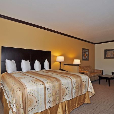 Best Western Plus Royal Mountain Inn & Suites Атенс Стая снимка