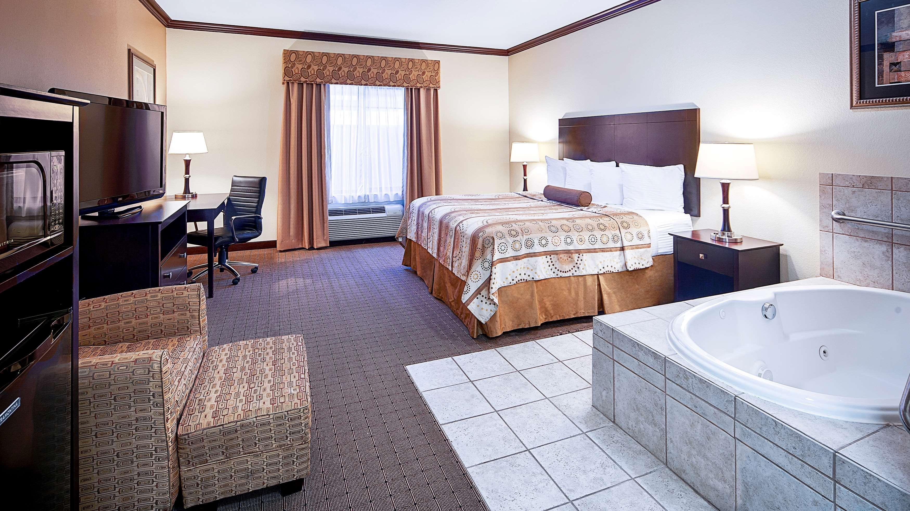 Best Western Plus Royal Mountain Inn & Suites Атенс Екстериор снимка