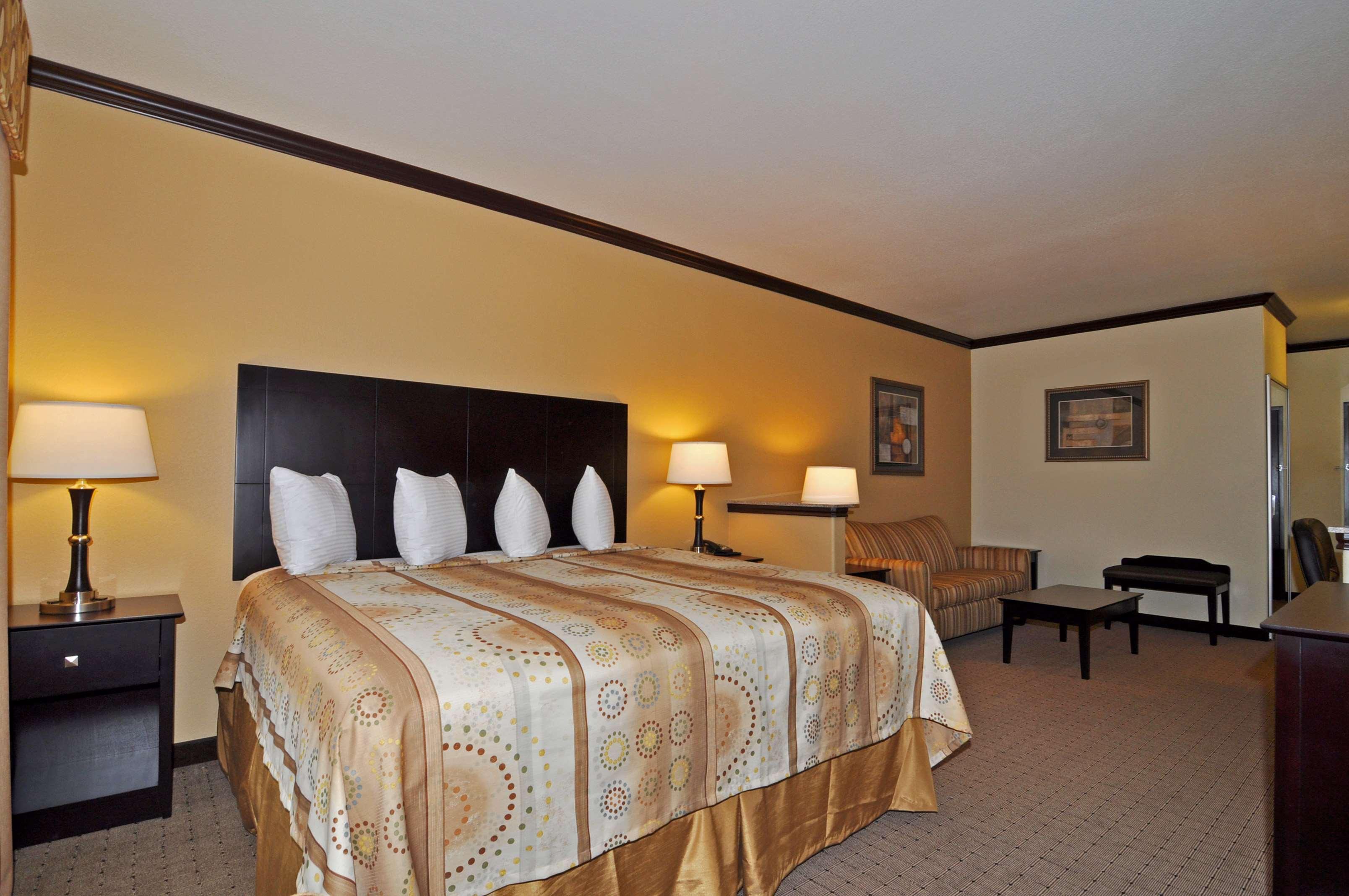 Best Western Plus Royal Mountain Inn & Suites Атенс Стая снимка