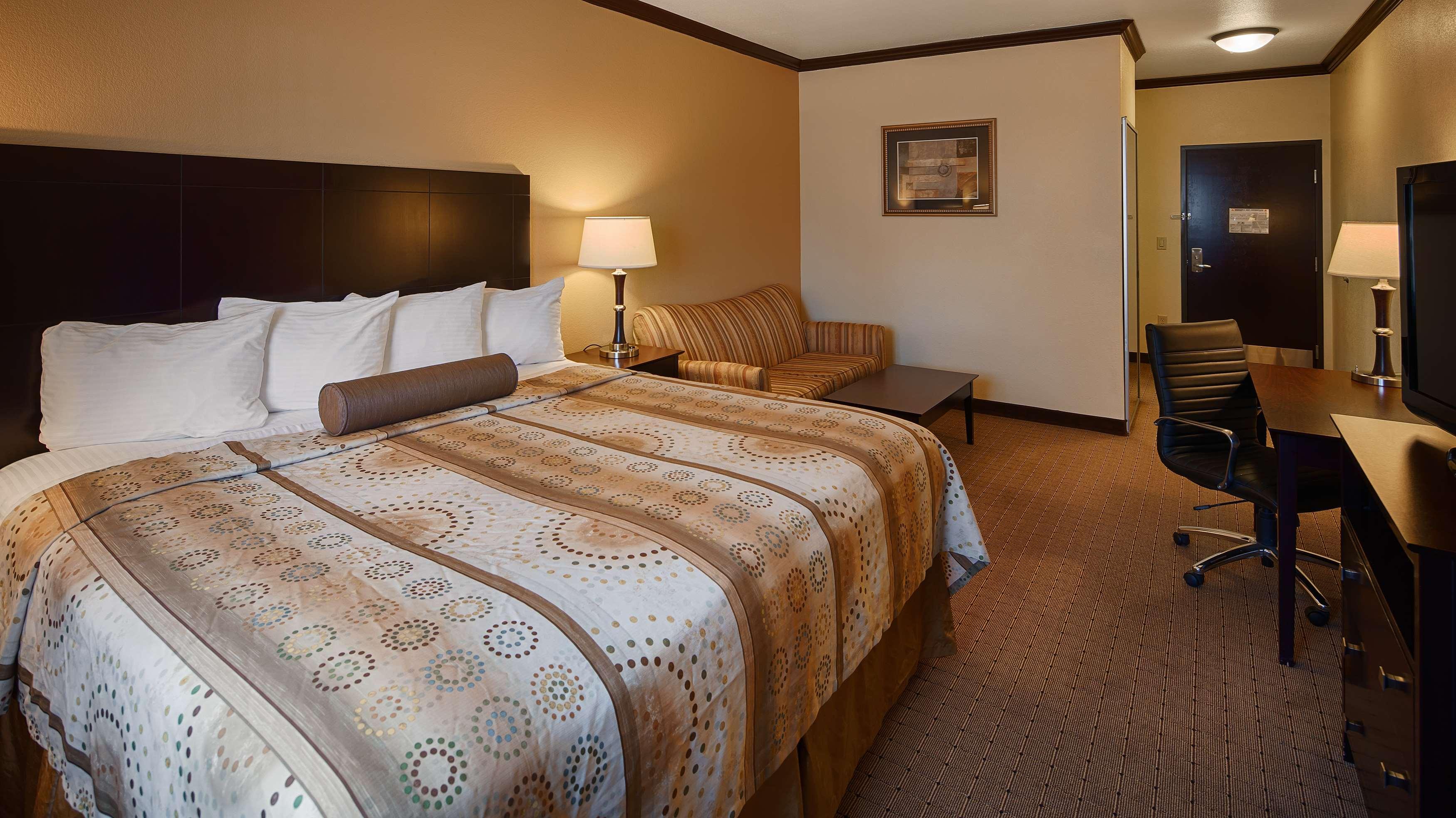 Best Western Plus Royal Mountain Inn & Suites Атенс Екстериор снимка