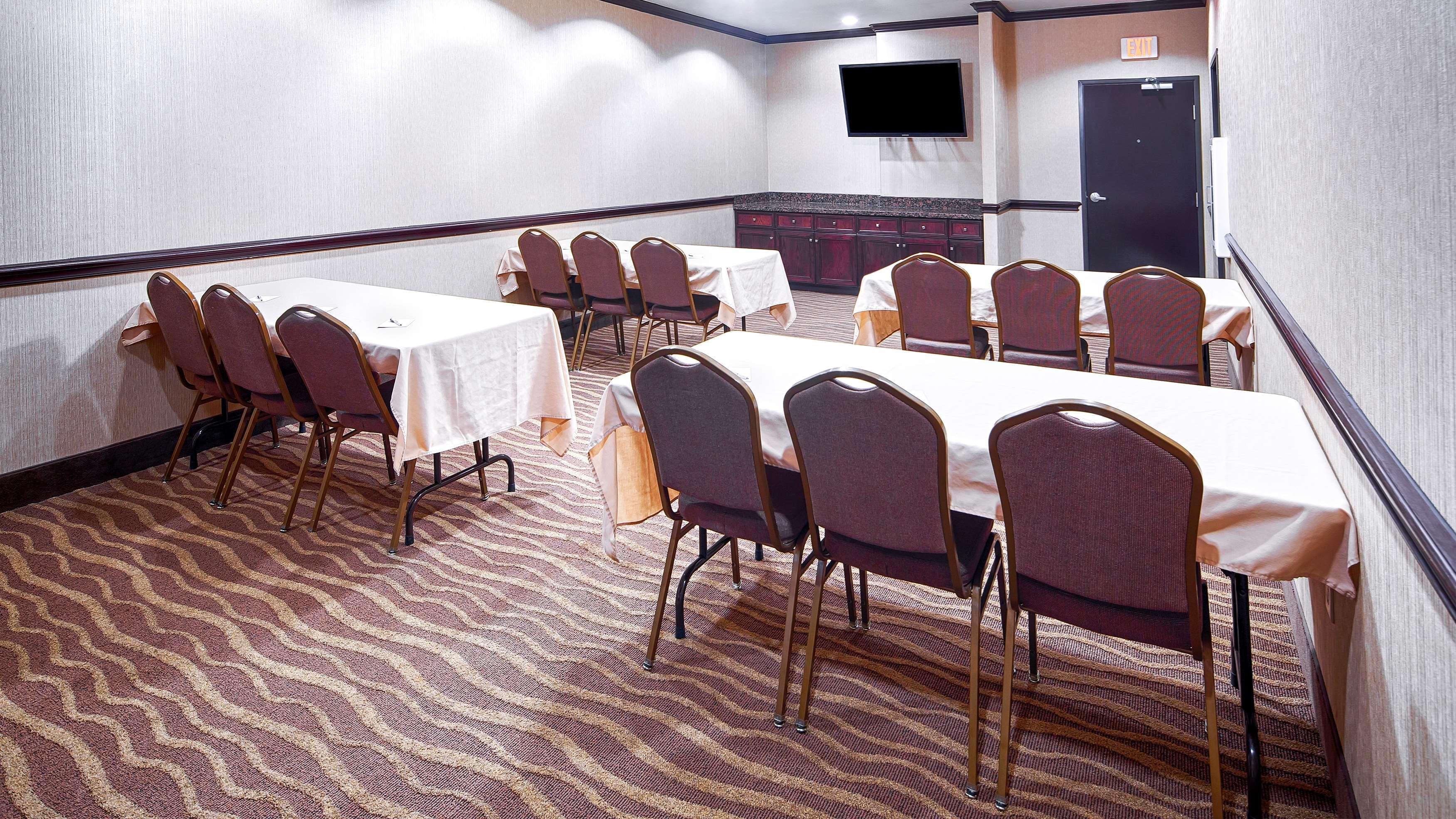 Best Western Plus Royal Mountain Inn & Suites Атенс Екстериор снимка