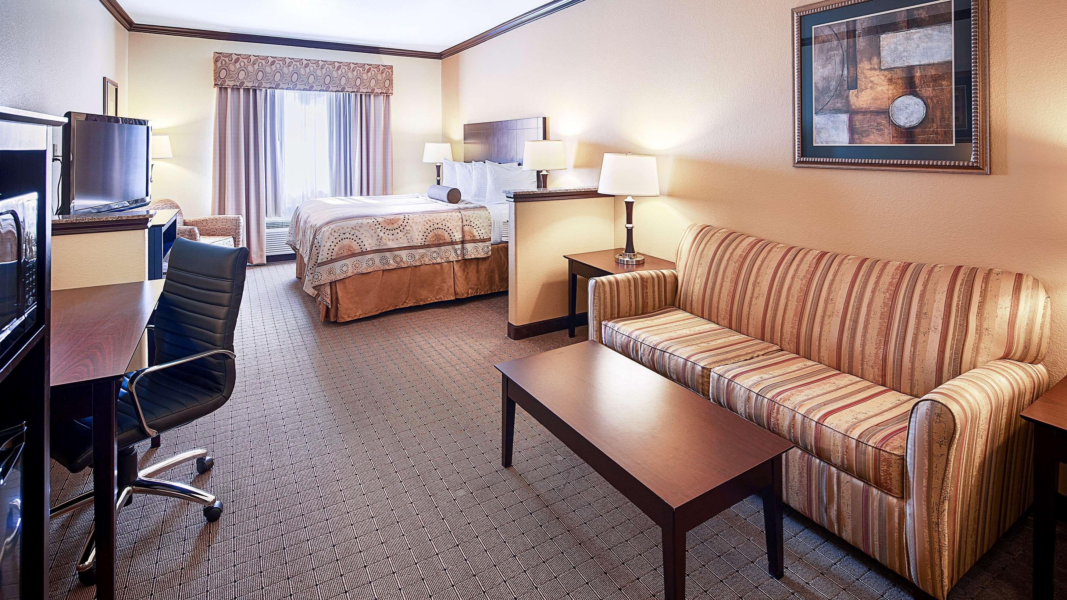 Best Western Plus Royal Mountain Inn & Suites Атенс Екстериор снимка